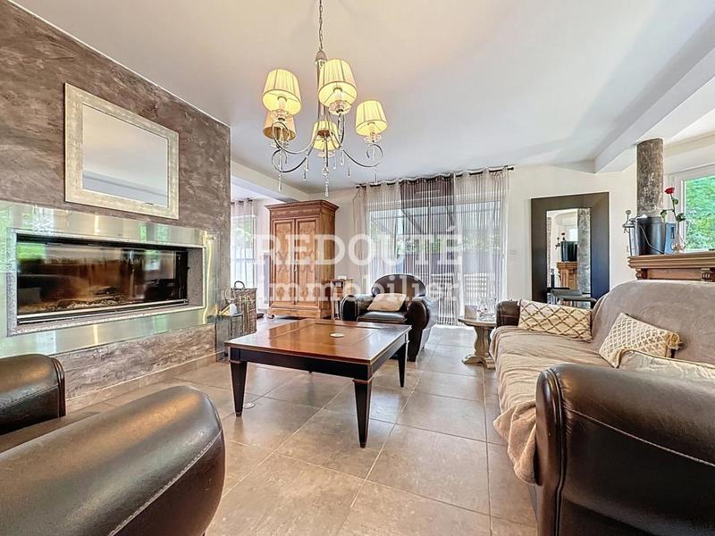 Maison - 260 m² - 7 pièces