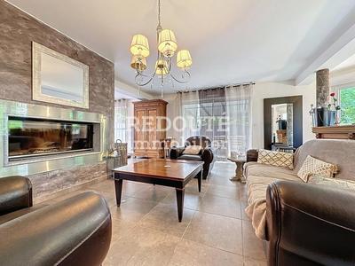 Maison - 260 m² - 7 pièces