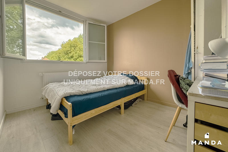 Chambre - 9 m² - 5 pièces