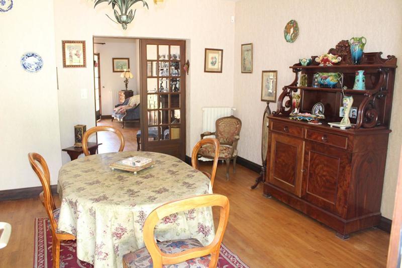 Maison - 300 m² - 8 pièces