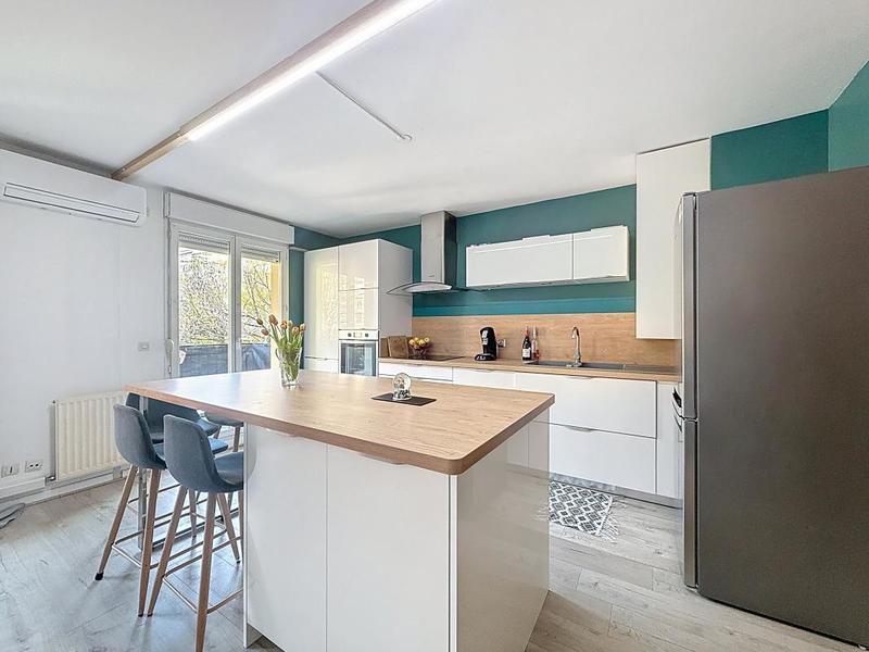 Appartement - 90 m² - 4 pièces