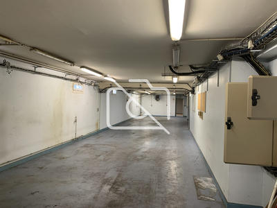 Entrepôt - 1 200 m²