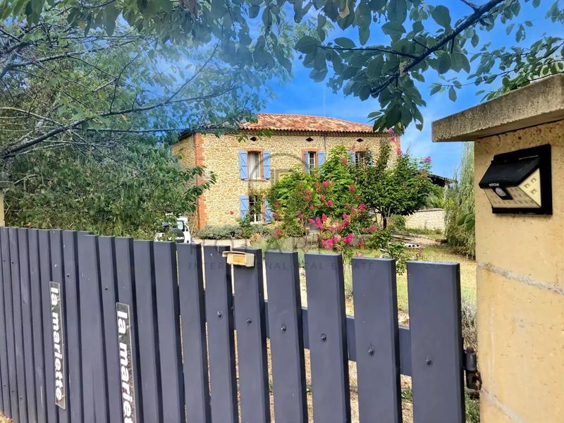 Villa - 253 m² - 8 pièces