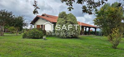 Maison - 210 m² - 8 pièces