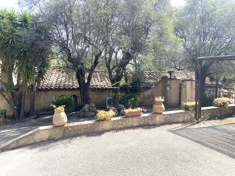 Propriété - 349 m² - 12 pièces