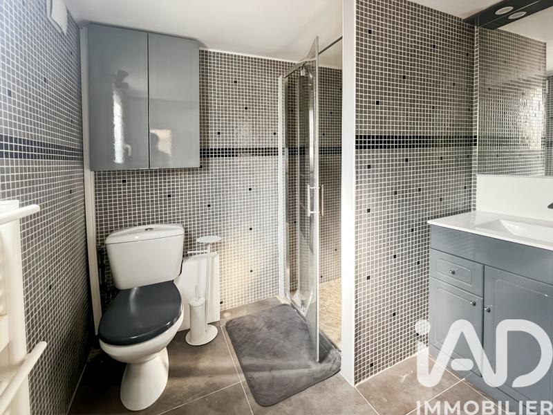 Maison - 228 m² - 10 pièces