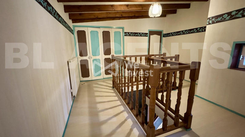 Maison - 235 m² - 9 pièces