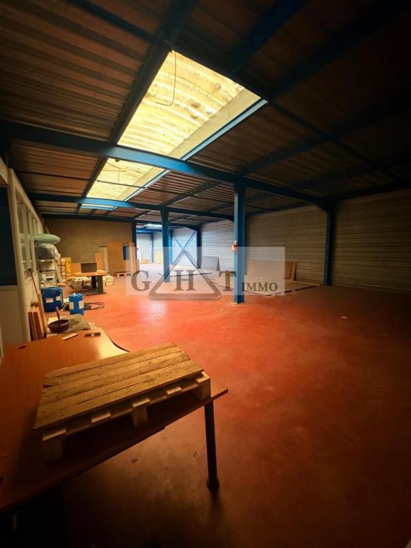 Entrepôt - 970 m²