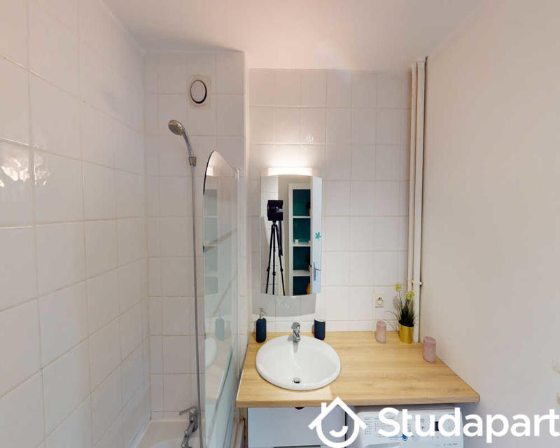 Chambre - 80 m² - 1 pièce