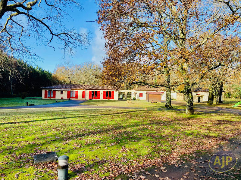 Maison - 209 m² - 8 pièces