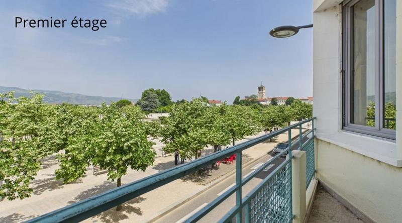 Maison - 300 m² - 11 pièces