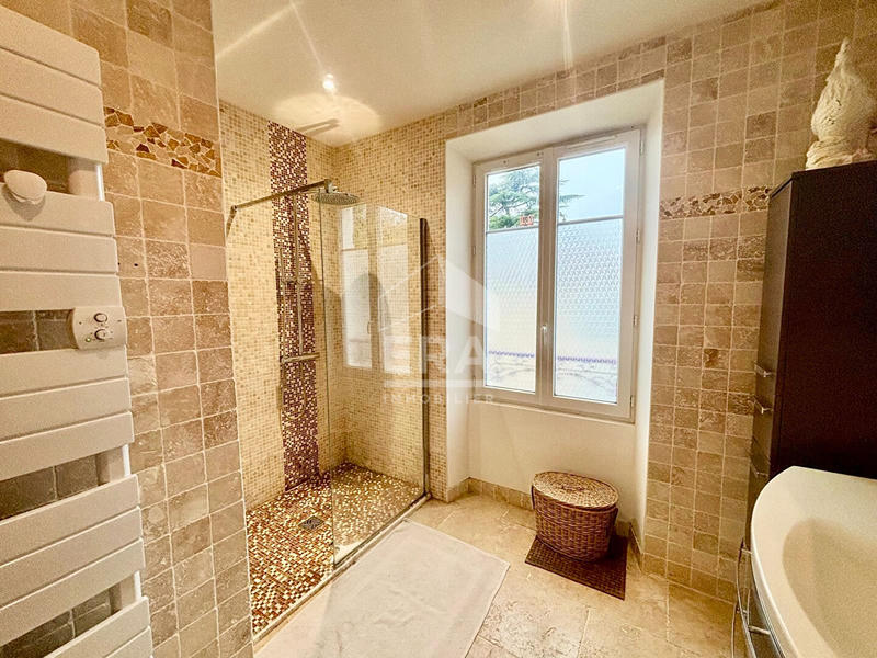 Maison - 186 m² - 6 pièces