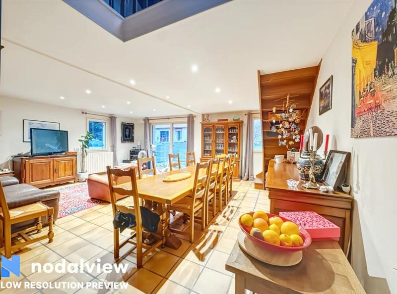 Maison - 220 m² - 6 pièces