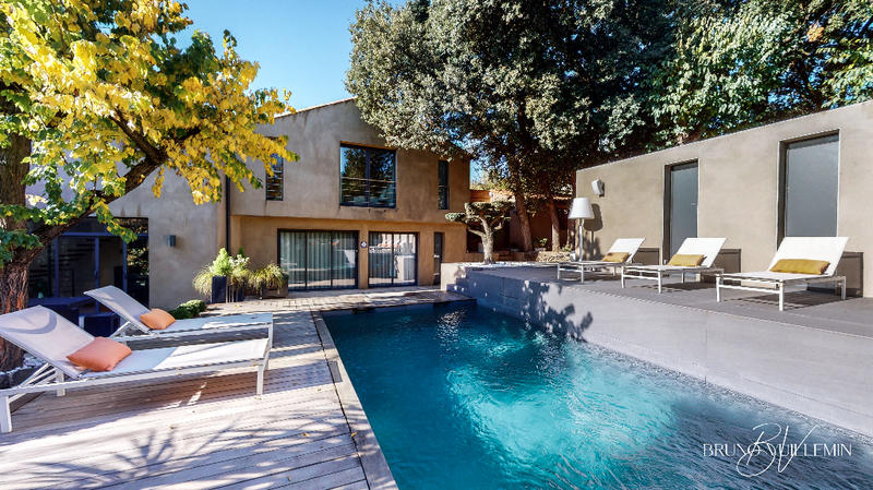 Demeure - 253 m² - 8 pièces