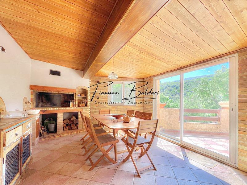 Maison - 269 m² - 7 pièces