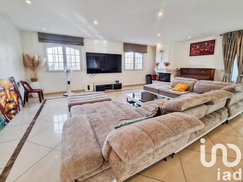 Maison - 230 m² - 9 pièces