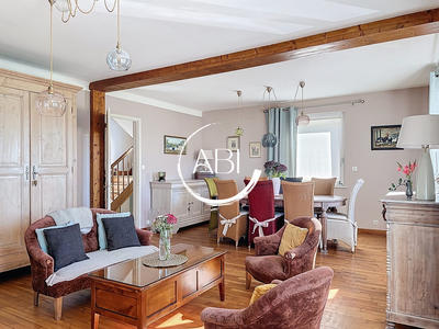 Maison - 201 m² - 9 pièces