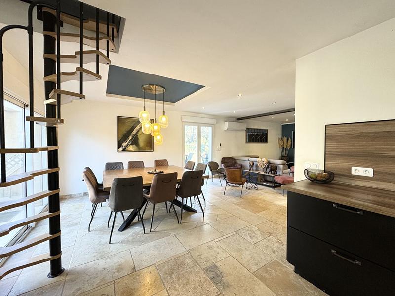 Villa - 243 m² - 7 pièces