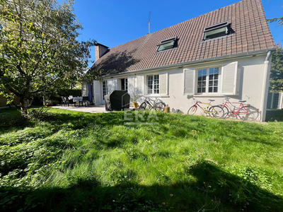 Maison - 207 m² - 9 pièces