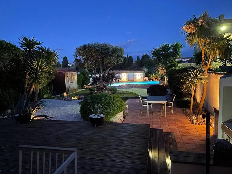 Maison - 214 m² - 6 pièces