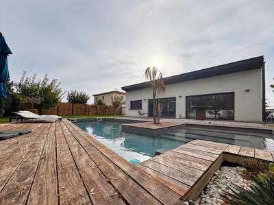 Maison - 236 m² - 7 pièces