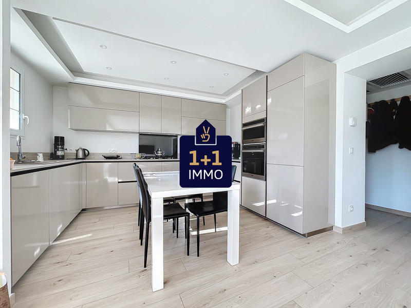 Villa - 687 m² - 13 pièces