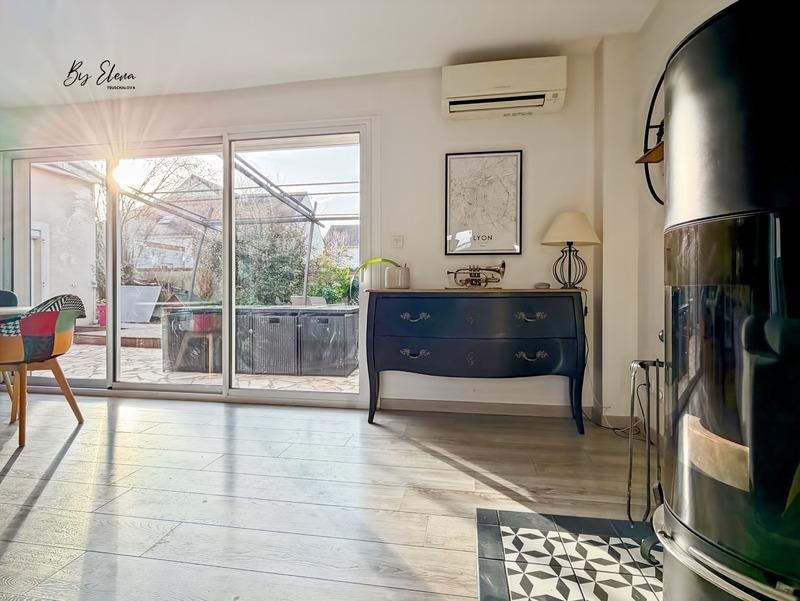 Maison - 219 m² - 8 pièces