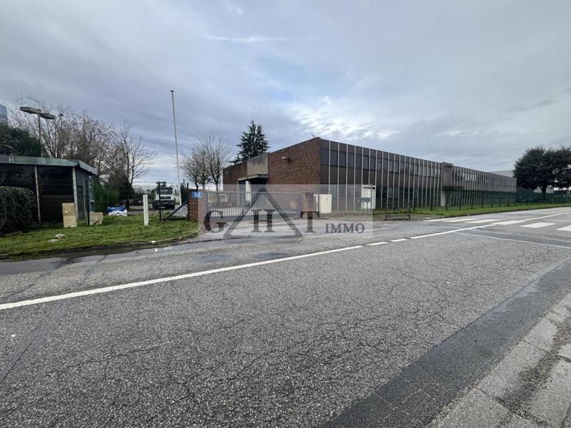 Entrepôt - 3 100 m²