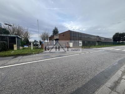 Entrepôt - 3 100 m²