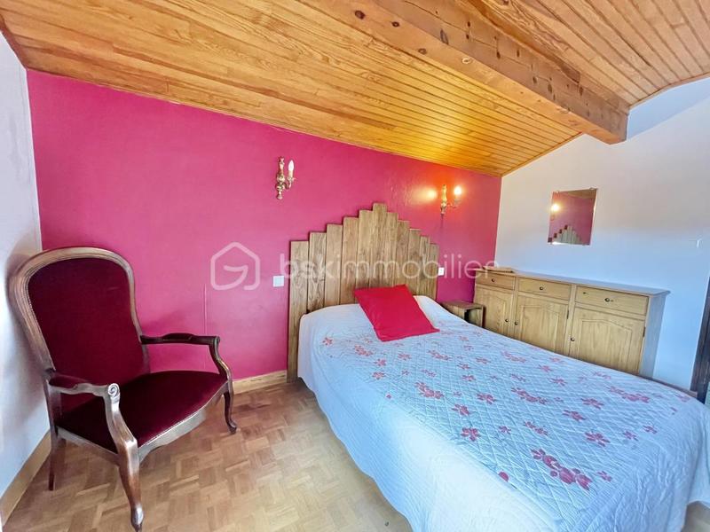 Maison - 180 m² - 9 pièces