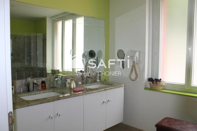 Propriété - 250 m² - 9 pièces