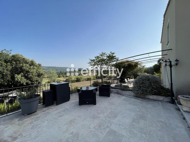 Maison - 240 m² - 11 pièces