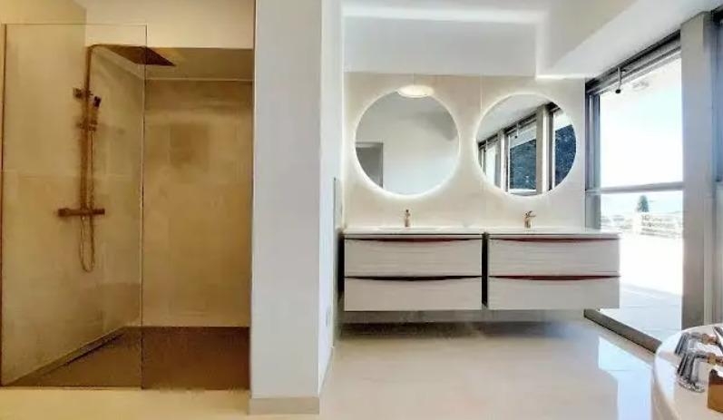 Appartement - 156 m² - 3 pièces