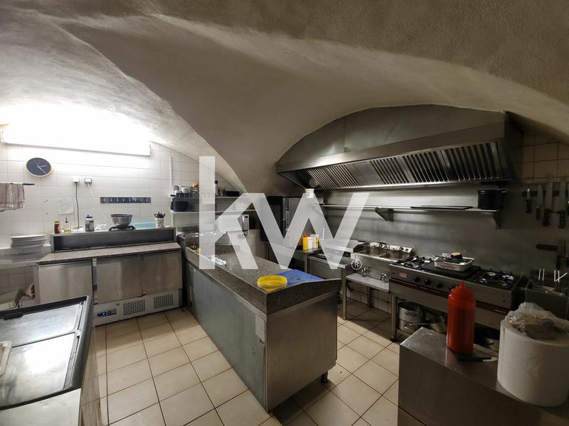 Fonds de commerce - Magasins - 210 m²