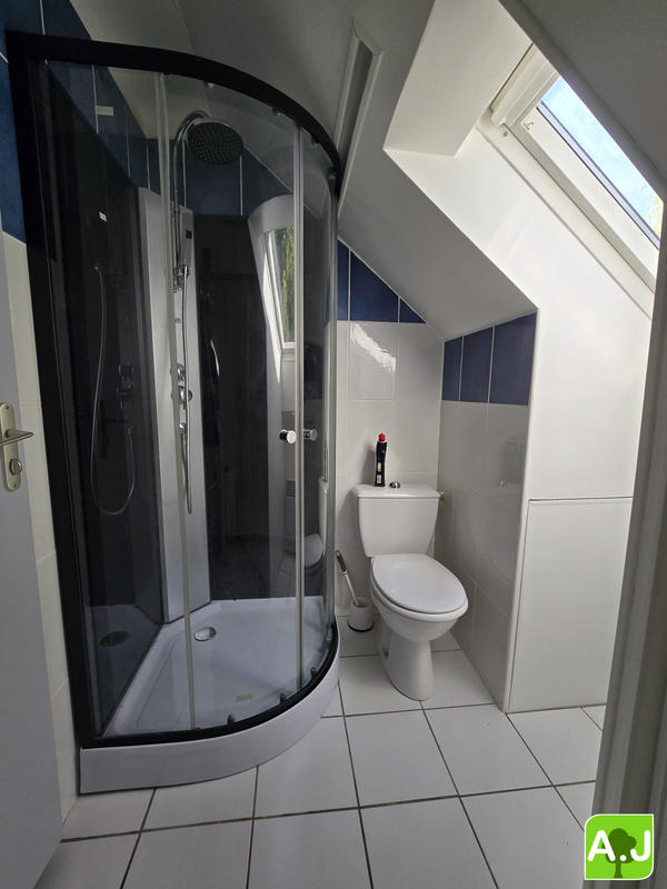 Maison traditionnelle - 137 m² - 8 pièces