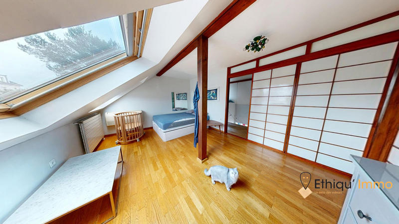 Maison - 210 m² - 6 pièces