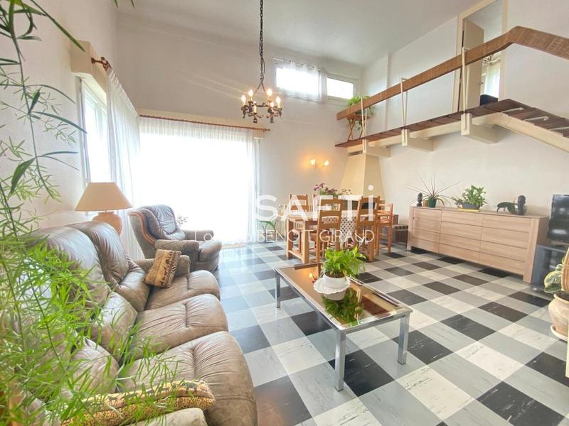 Maison - 220 m² - 6 pièces