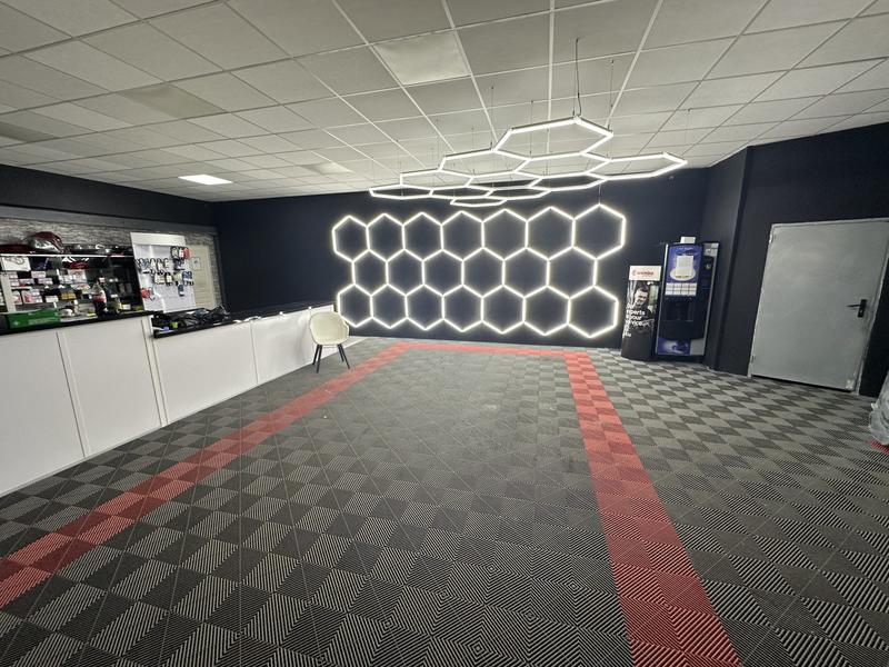 Fonds de commerce - 1 100 m²