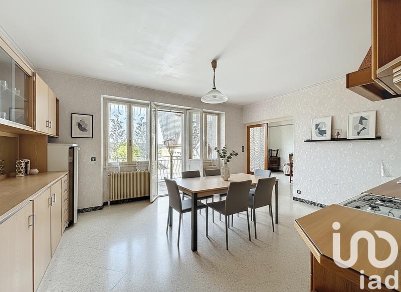 Maison - 211 m² - 8 pièces
