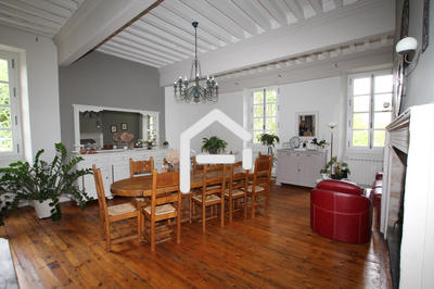 Maison - 840 m² - 22 pièces