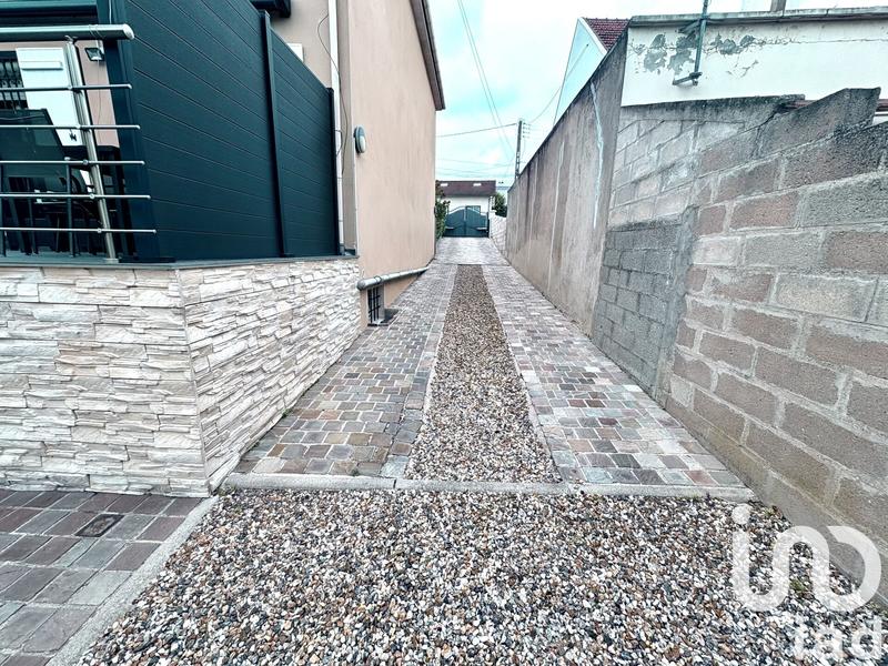 Maison - 98 m² - 5 pièces