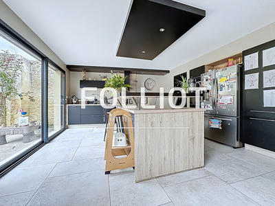 Maison - 220 m² - 6 pièces