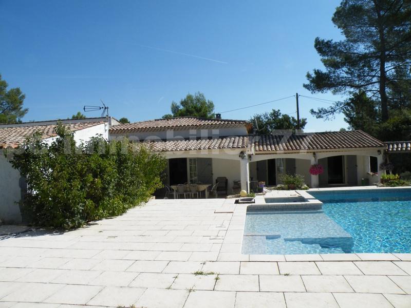 Villa - 300 m² - 11 pièces