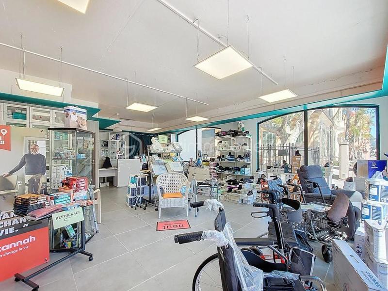 Local commercial - 80 m² - 3 pièces