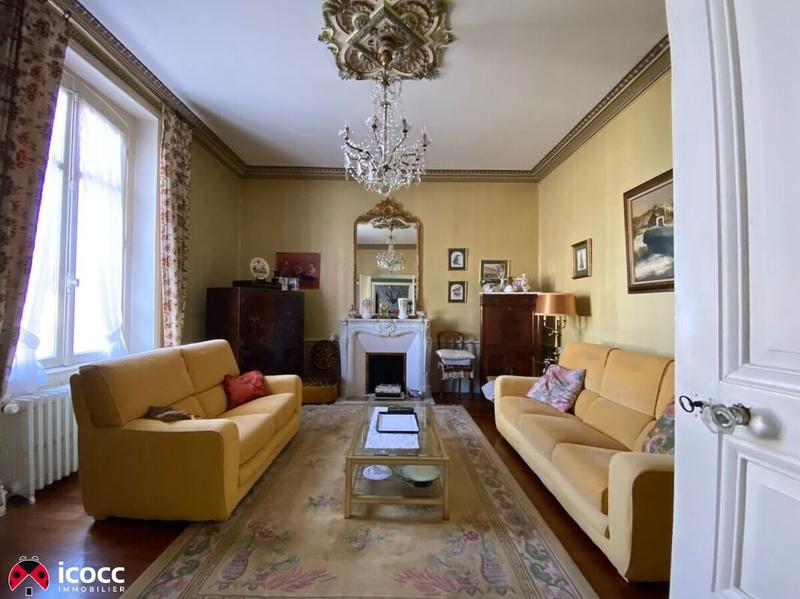 Maison - 222 m² - 9 pièces