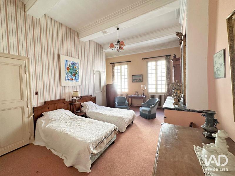 Maison - 690 m² - 17 pièces