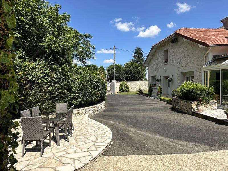 Maison - 200 m² - 7 pièces