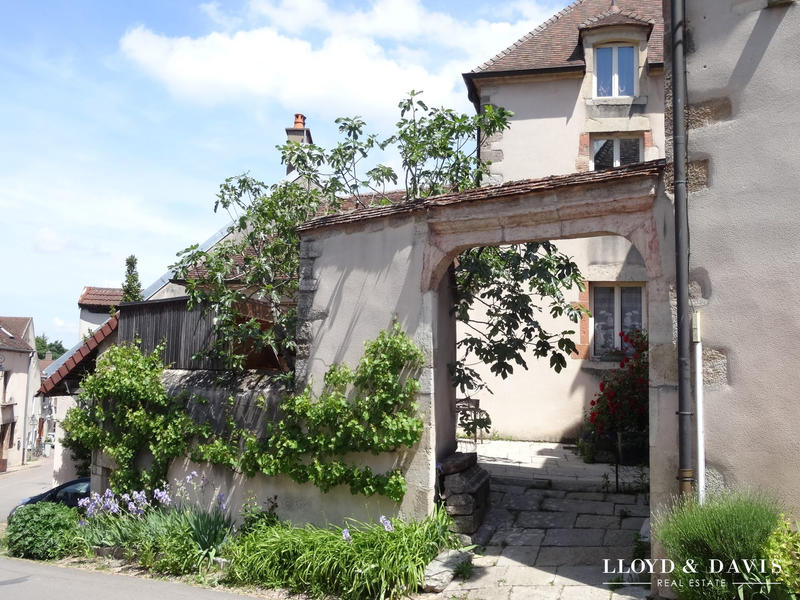 Maison - 221 m² - 7 pièces