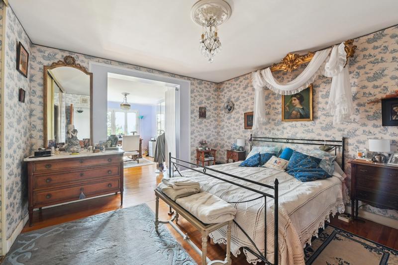 Maison - 220 m² - 8 pièces