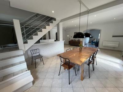 Maison - 225 m² - 9 pièces